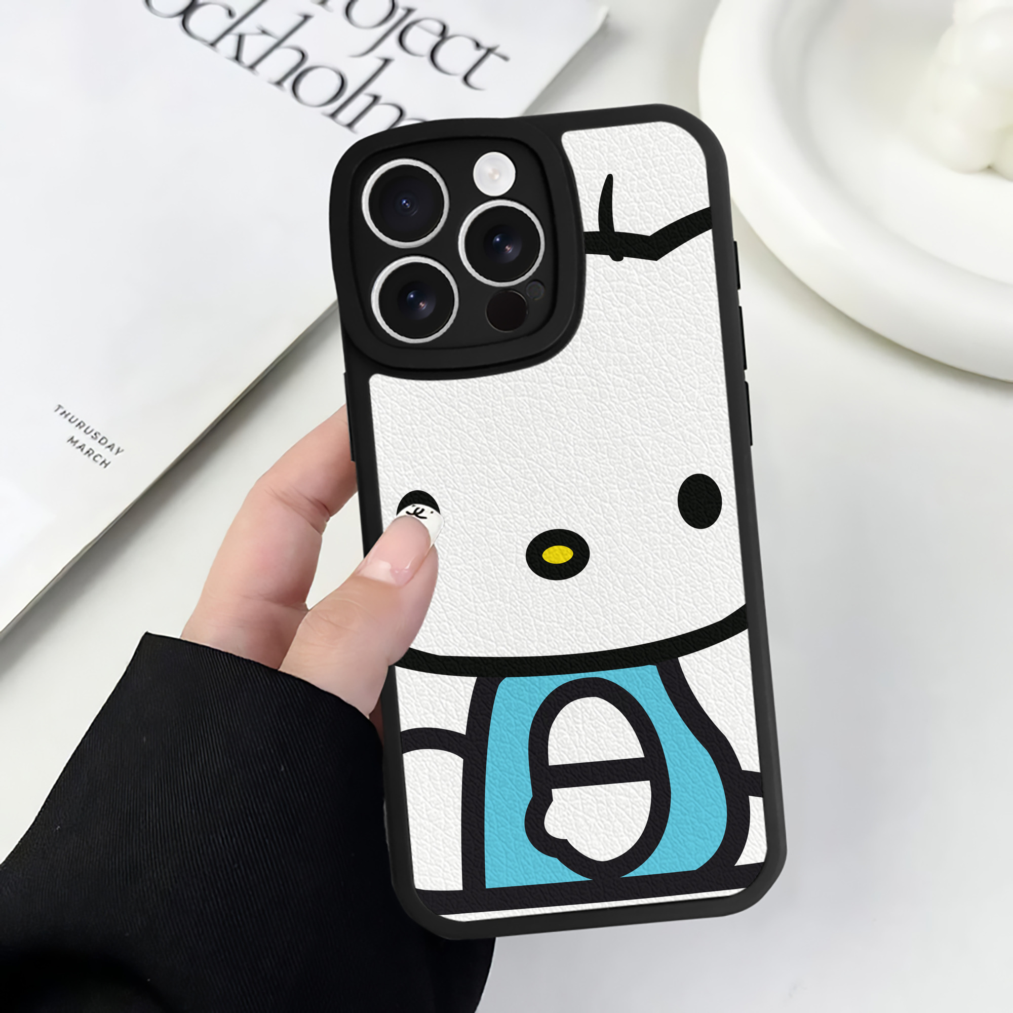 （画像用） Hello Kitty ハローキティ 【iPhone 16シリーズ対応】シリコンスマホケース（レザー調） 材質：シリコン